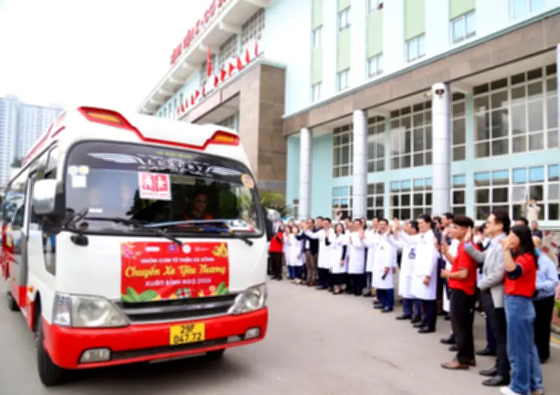 30 Chuyến Xe Yêu Thương Miễn Phí Đưa Bệnh Nhân Ung Thư Về Quê Đón Tết