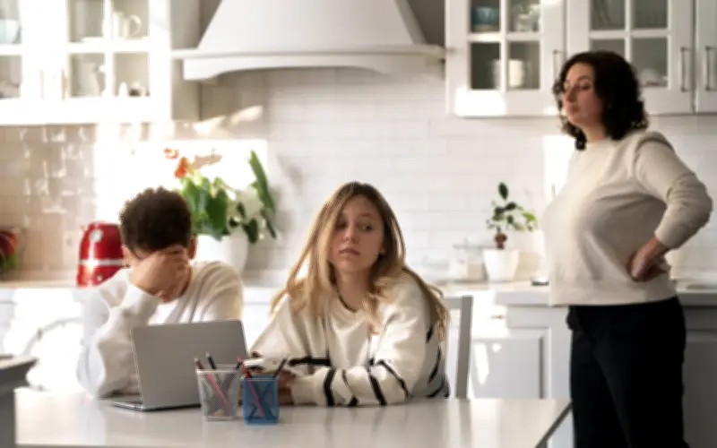 4 Thói Quen Của Mẹ Khiến Con Khó Thành Công, Không Liên Quan Đến Nghèo Khó