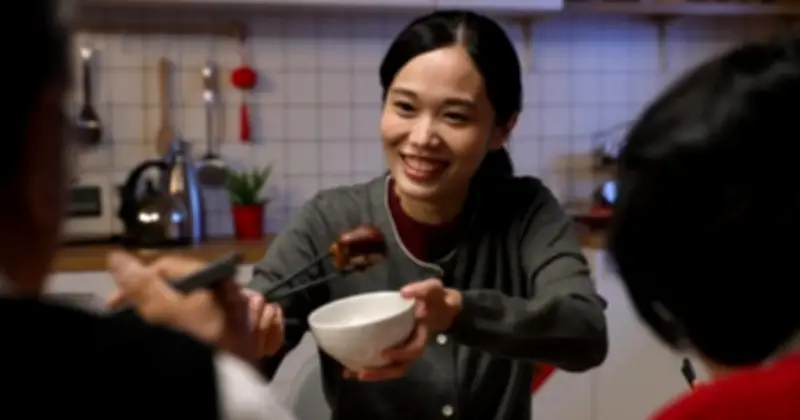 5 hành vi cha mẹ phải dạy con tránh khi đến nhà người khác