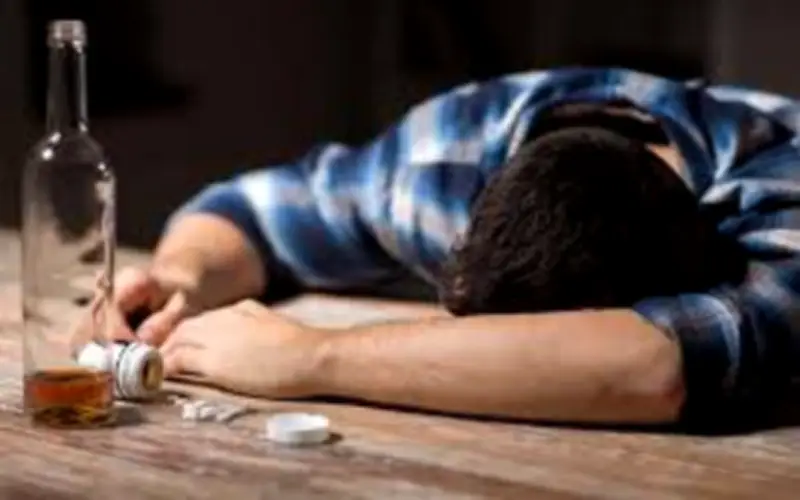 Người đàn ông 60 tuổi nguy kịch vì uống rượu thuốc mua trên mạng