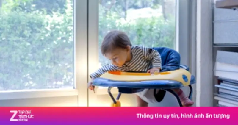 Bé trai 8 tháng tuổi ở Quảng Ninh phải mổ sọ não khẩn cấp sau cú ngã từ xe tròn tập đi