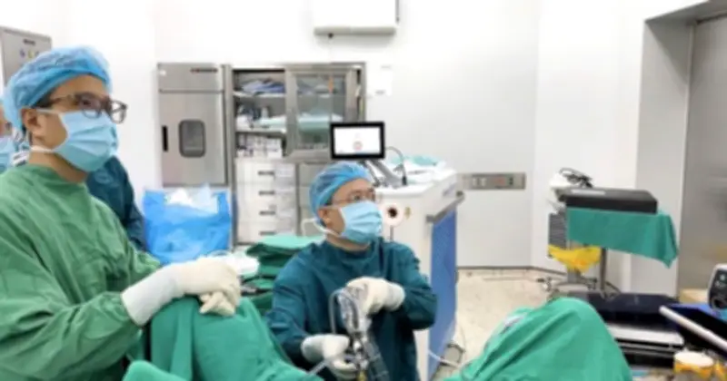 Bệnh nhân 94 tuổi phẫu thuật thành công khối u tiền liệt tuyến khổng lồ tại Hà Nội