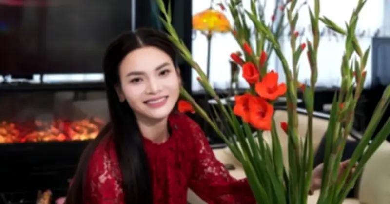 Ngắm nhà NSND Phạm Phương Thảo và sao Việt đón Tết tràn sắc xuân