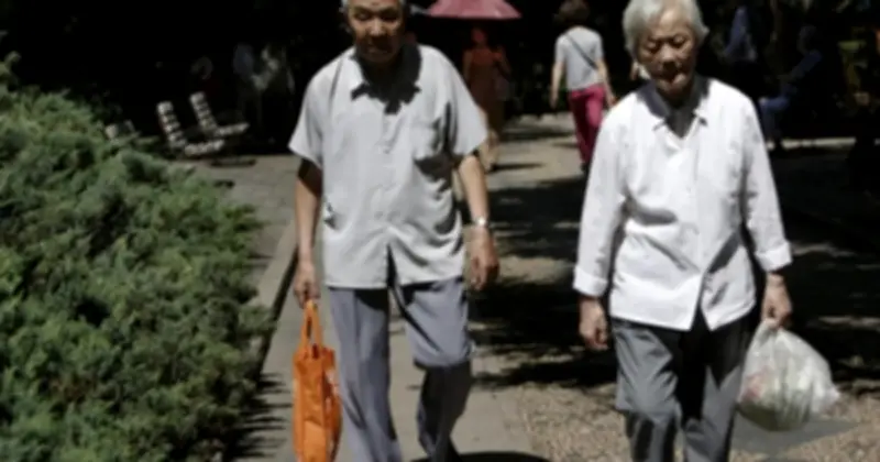 Sau bữa cơm vắng con, tôi nhận ra mình đã sống quên bản thân suốt mấy chục năm