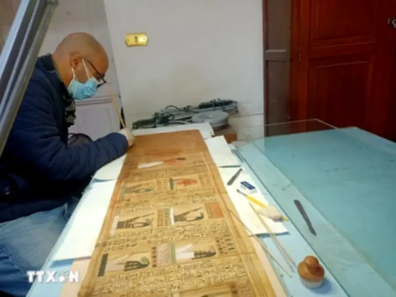 AI đóng vai trò quan trọng trong bảo tồn và phục chế cuốn giấy cổ thời Hậu Nguyễn