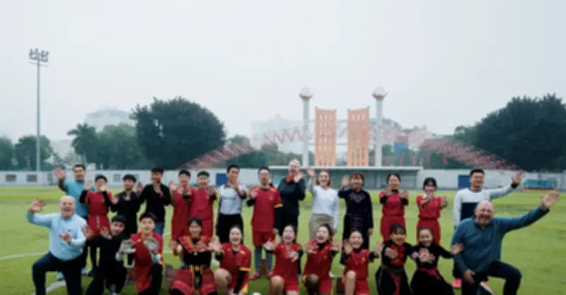 Đại sứ 4 nước cùng đón Tết sớm với trẻ em vùng cao Việt Nam