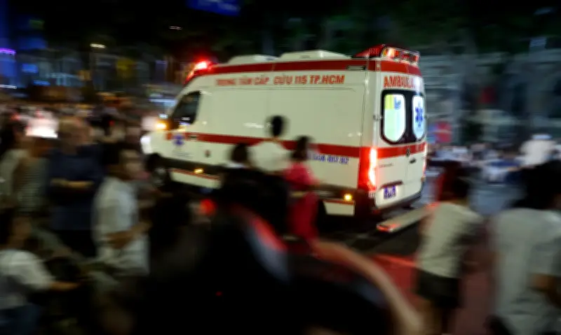 Xe Cấp Cứu Kẹt Cứng Giữa Dòng Phương Tiện Giáp Tết, Bệnh Nhân Đối Mặt Nguy Cơ Tử Vong