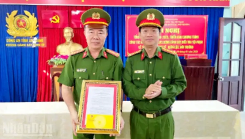 An Giang khen thưởng đột xuất đơn vị triệt phá đường dây sản xuất cà phê giả