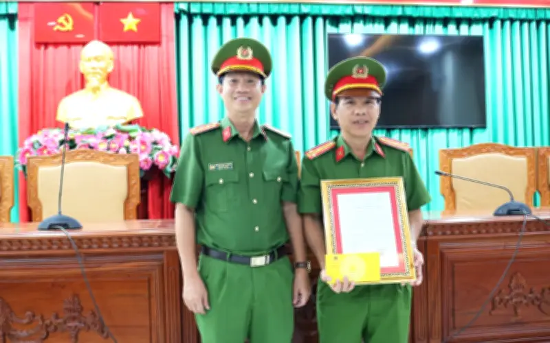 An Giang khen thưởng công an phường vì phá án trộm vàng dịp Tết