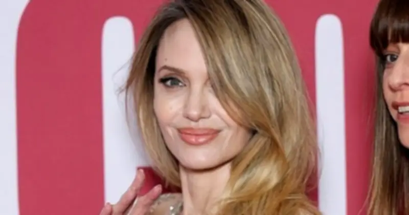 Angelina Jolie Tỏa Sáng Trên Thảm Đỏ Paris Với Đầm Xuyên Thấu Givenchy