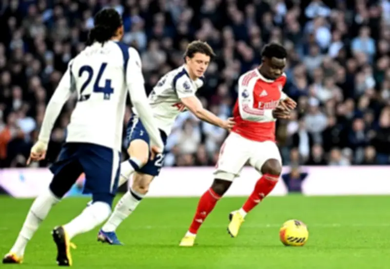 Arsenal và Tottenham đối đầu trong trận derby London căng thẳng