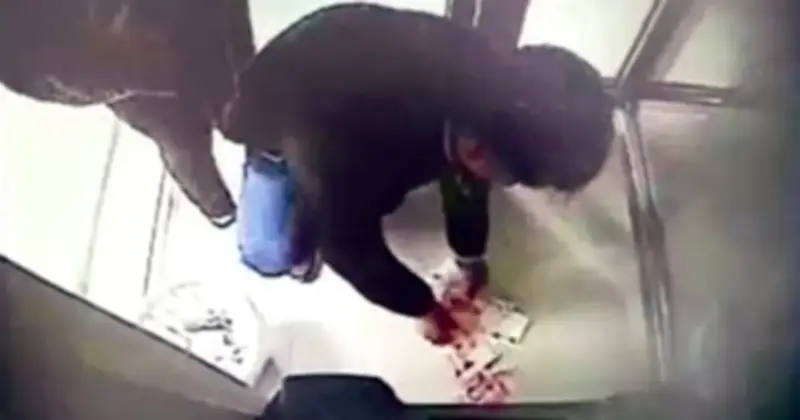 ATM Trung Quốc tự động nhả tiền, cặp vợ chồng nhặt trộm bị công an truy tìm