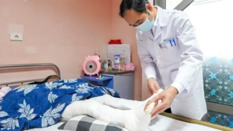 Bé 8 tuổi Hà Nội chiến thắng ung thư xương sau ca phẫu thuật ghép xương phức tạp