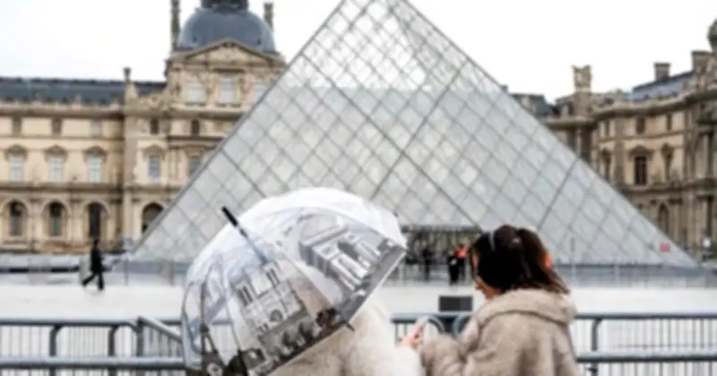 Bê bối gian lận vé hàng triệu đô tại bảo tàng Louvre, 9 người bị bắt giữ