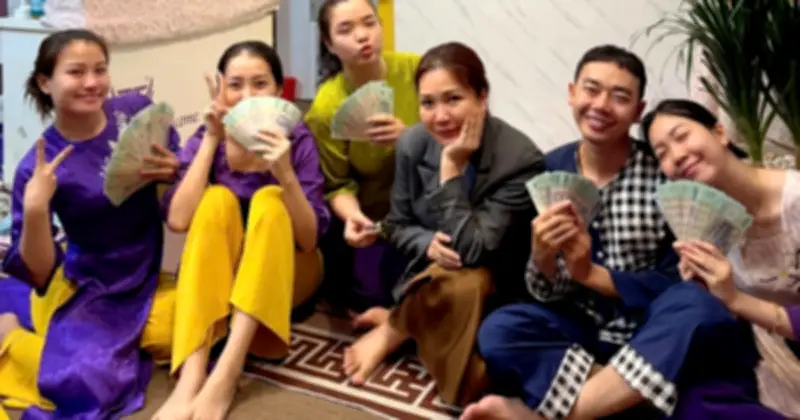 Bà chủ tiệm áo dài Cần Thơ xóa nợ 17,5 triệu, thưởng Tết 30 triệu cho quản lý trẻ