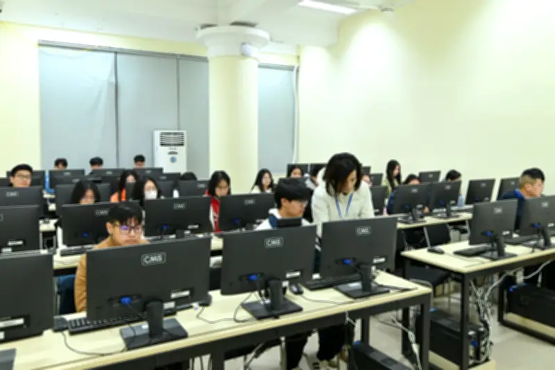 Bộ GD&ĐT xây dựng đề án thi tốt nghiệp THPT trên máy tính giai đoạn 2027-2030