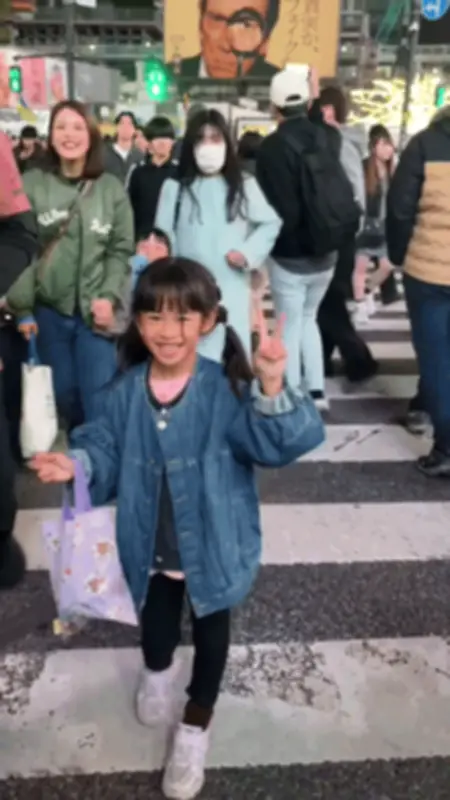 Bé gái Đài Loan bị người phụ nữ huých ngã ở Shibuya, dấy lên tranh cãi về 'bộ lạc va chạm' tại Nhật