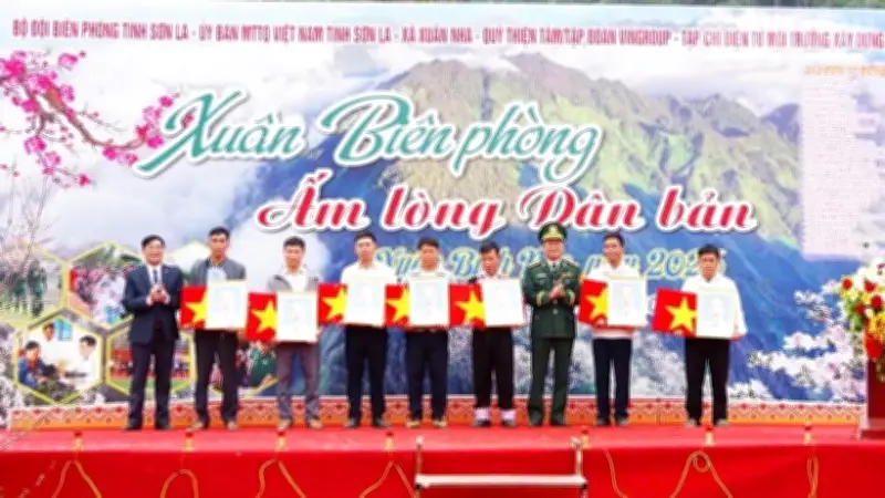Bộ đội Biên phòng Sơn La mang Tết ấm đến vùng biên giới xa xôi