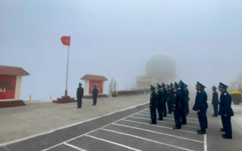 Bộ đội Đà Nẵng chào cờ đầu năm, quyết tâm bảo vệ vùng trời Tổ quốc