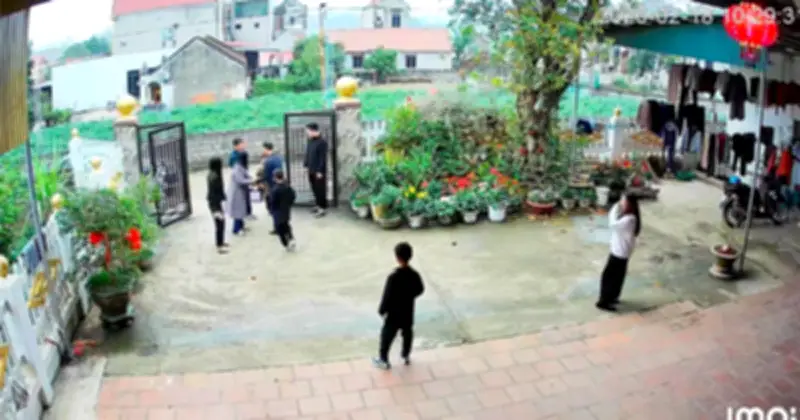 Bố mẹ chồng vượt 400 km xuyên đêm thăm con dâu, món quà Tết đầy cảm xúc