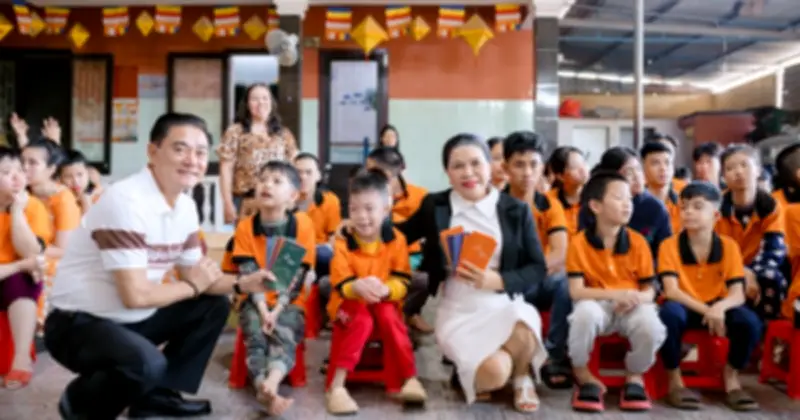 Bà Đặng Thị Kim Oanh 'gieo xuân' tại Huế, trao hàng trăm phần quà cho bệnh nhi và người khó khăn