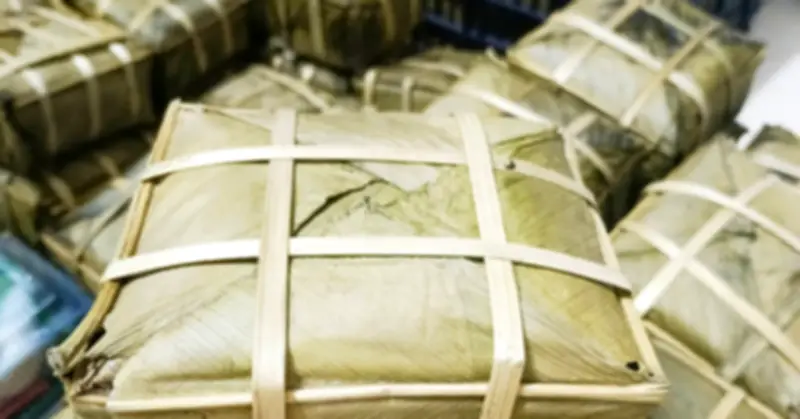 Bí quyết bảo quản bánh chưng Tết trong tủ lạnh, tránh mốc và ngộ độc