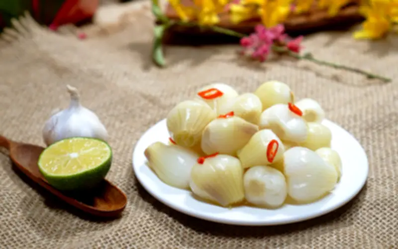 Bí quyết làm hành muối trắng giòn, không hăng cho mâm cỗ Tết cổ truyền