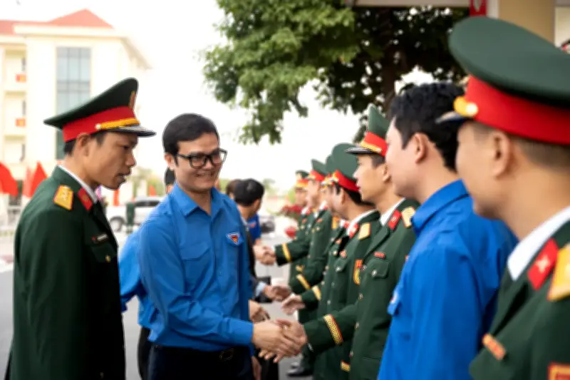 Bí thư thứ nhất T.Ư Đoàn thăm, chúc Tết lực lượng Cảnh vệ và Thông tin liên lạc