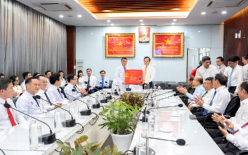 Bí thư Trần Lưu Quang thăm, động viên đội ngũ y tế Bệnh viện Chợ Rẫy dịp Tết