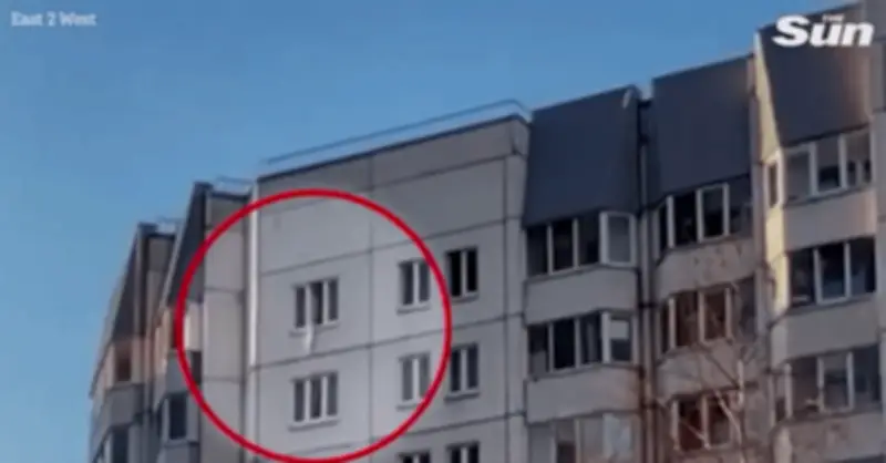 Bé trai 18 tháng tuổi rơi từ tầng 10 chung cư, thoát chết thần kỳ nhờ lưới an toàn