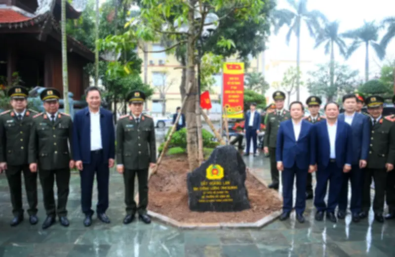 Bộ trưởng Công an kêu gọi trồng cây bền vững, hướng tới mục tiêu phát triển quốc gia