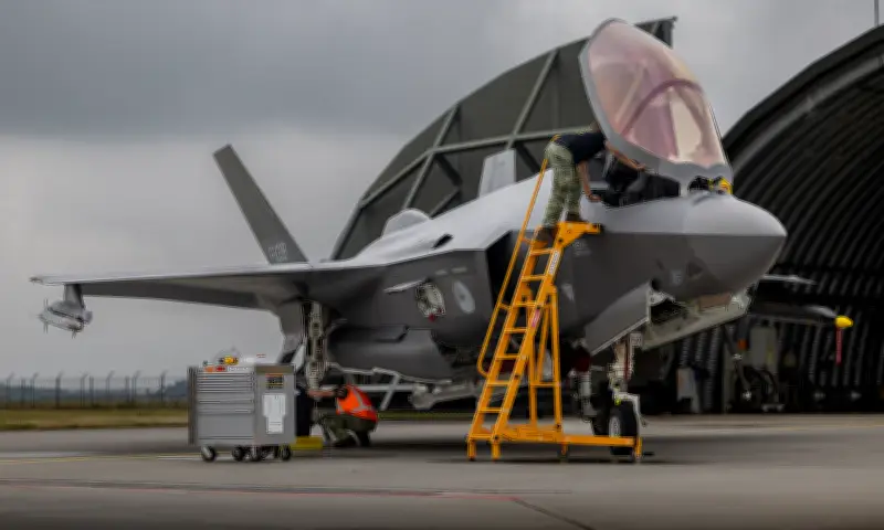 Bộ trưởng Hà Lan: Tiêm kích F-35 có thể bị bẻ khóa phần mềm như iPhone