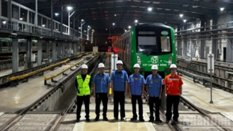 Bộ trưởng kiểm tra metro Hà Nội, đánh giá cao dịch vụ miễn phí 9 ngày Tết