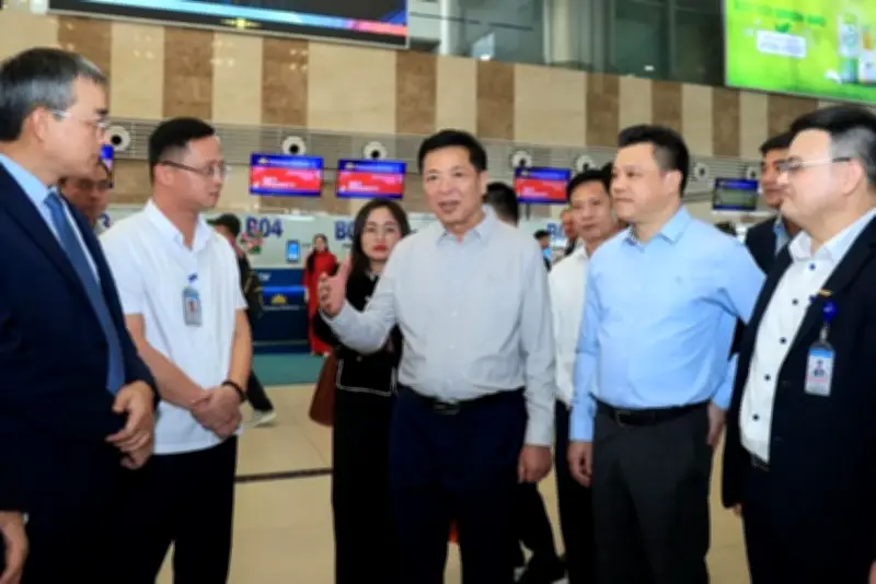 Bộ trưởng Trần Hồng Minh kiểm tra nóng giao thông trước giờ đón Tết