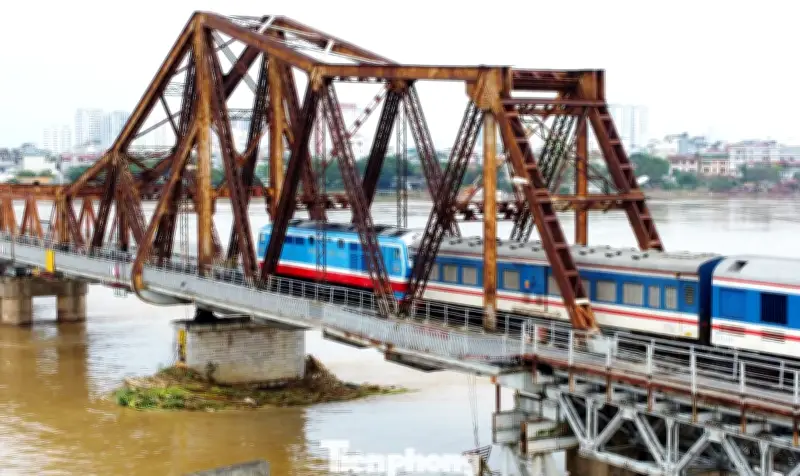 Bộ Xây dựng yêu cầu kiểm định toàn diện cầu Long Biên sau sự cố nứt gãy