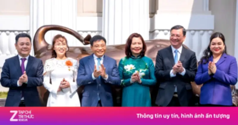 Ba 'nữ tướng' Vietjet, Vietcap, REE xuất hiện tại lễ đánh cồng khai xuân chứng khoán 2026