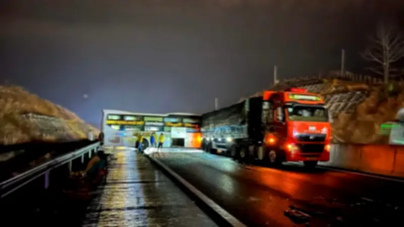 Ba Vụ Tai Nạn Liên Hoàn Trên Cao Tốc Phan Thiết-Dầu Giây, 3 Người Tử Vong