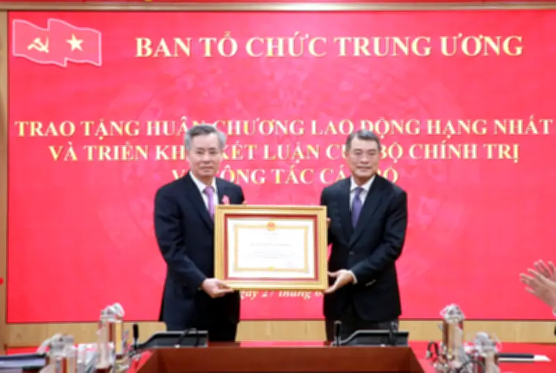 Ban Tổ chức Trung ương vinh danh tập thể, cá nhân xuất sắc và thông báo nghỉ hưu lãnh đạo