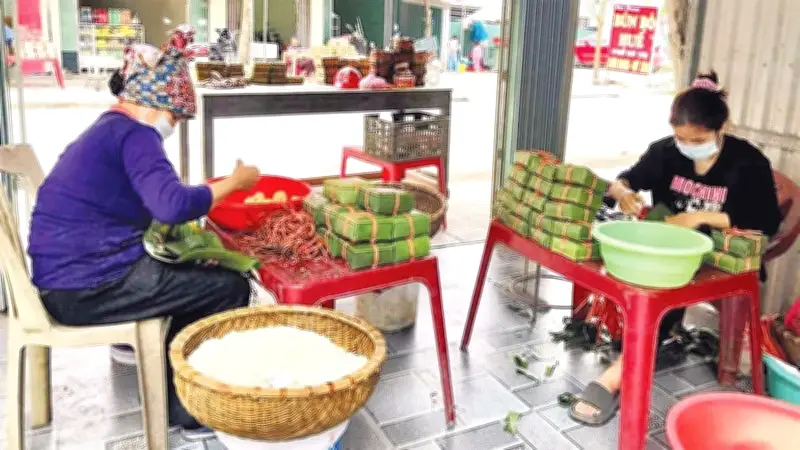 Bánh Chưng Cầu Báng: Nghề Truyền Thống Trăm Năm Vẫn Rực Lửa