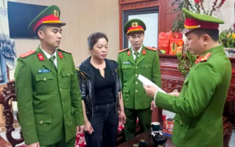 Bắc Ninh: Bắt giữ phụ nữ thu tiền đỗ xe trái phép tại đền, gây náo loạn trật tự