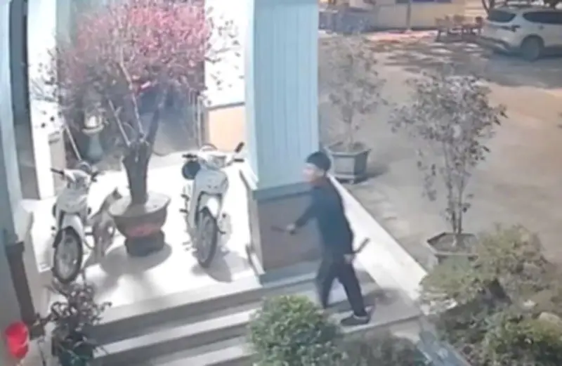 Bắc Ninh: Tạm giữ hình sự đối tượng cầm dao gây rối tại trụ sở công an