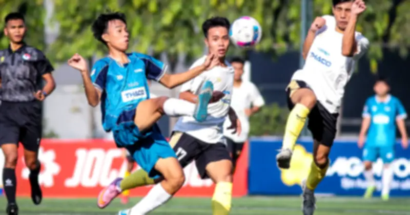 Bác sĩ cảnh báo chấn thương bóng đá phong trào: Đừng chủ quan với cơn đau