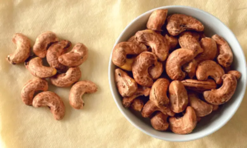 Bác sĩ cảnh báo: Ăn hạt ngày Tết sai cách dễ gây ho và trào ngược dạ dày