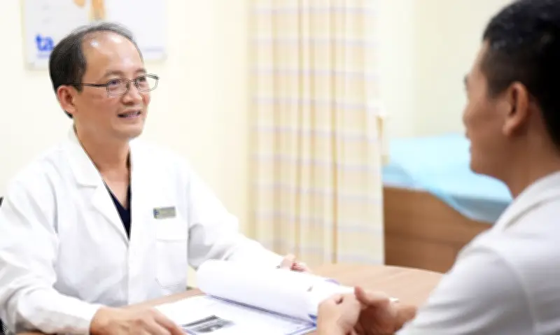 Bác sĩ cảnh báo: Rượu bia làm suy yếu cơ vòng, tăng nguy cơ trào ngược dạ dày thực quản