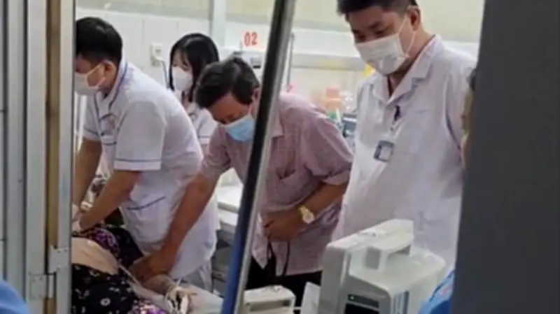 Bức xúc clip livestream cấp cứu bệnh nhân 84 tuổi tử vong tại Bệnh viện Cà Mau