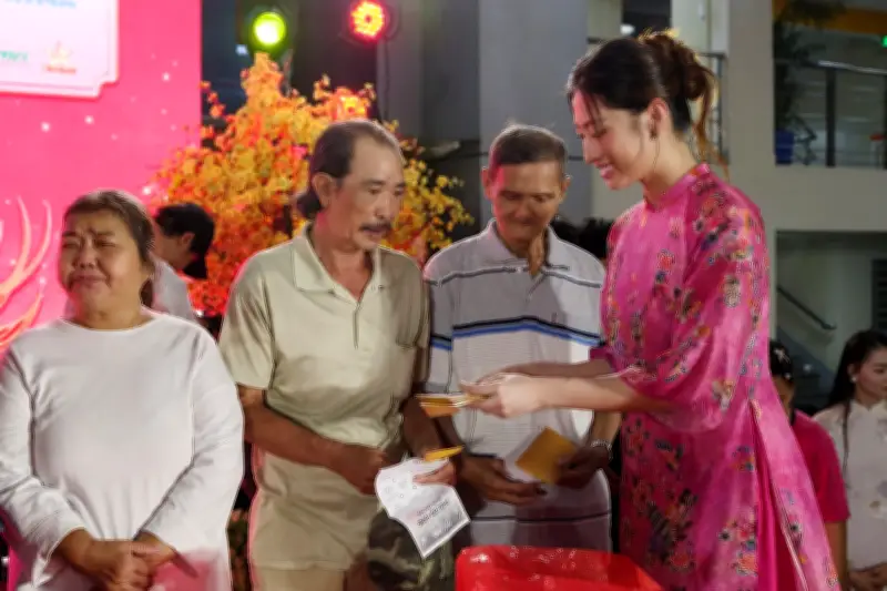 Dàn Hoa hậu, Á hậu mang Tết ấm áp đến với những hoàn cảnh khó khăn