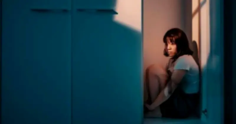 Bi kịch học đường: Bé gái 12 tuổi tự tử, mẹ kiện trường đòi công bằng