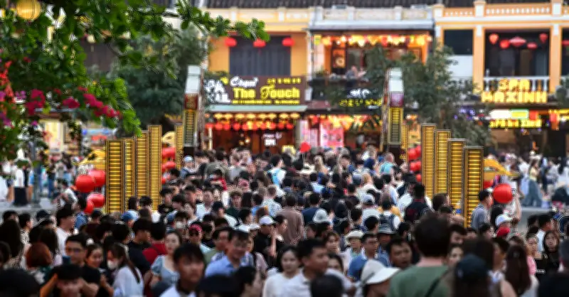 Biển Người Đổ Bộ Phố Cổ Hội An: Cơ Hội Vàng Cho Dịch Vụ Ẩm Thực Và Check-in