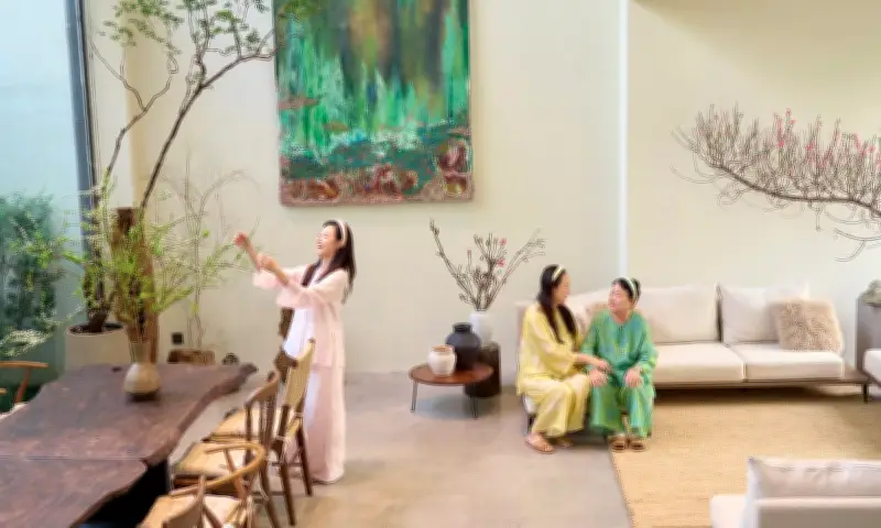 Biệt thự ngập hoa đón Tết của Midu: Không gian lộng lẫy và ấm áp