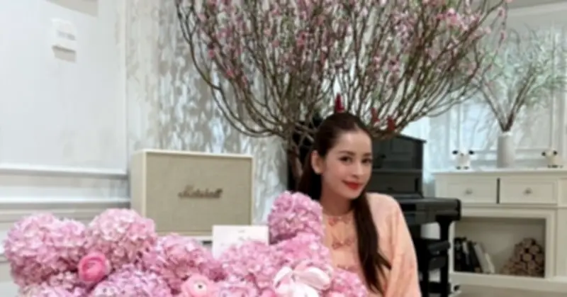 Biệt thự trăm tỷ của NSND Trịnh Kim Chi và Chi Pu rực rỡ đón Tết